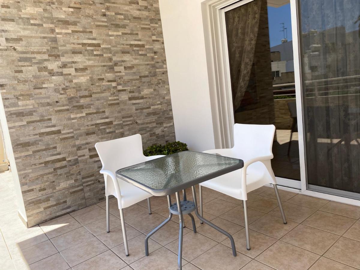 Holiday City Center Apartment Larnaca Exterior foto