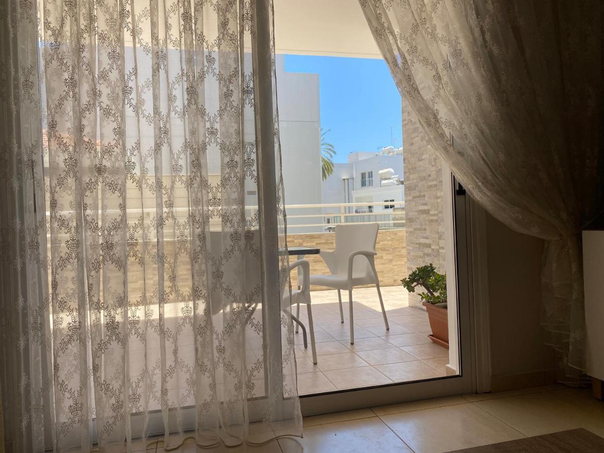 Holiday City Center Apartment Larnaca Exterior foto