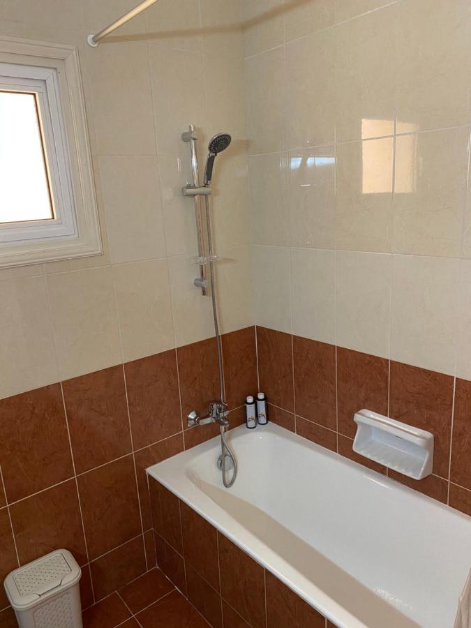 Holiday City Center Apartment Larnaca Exterior foto