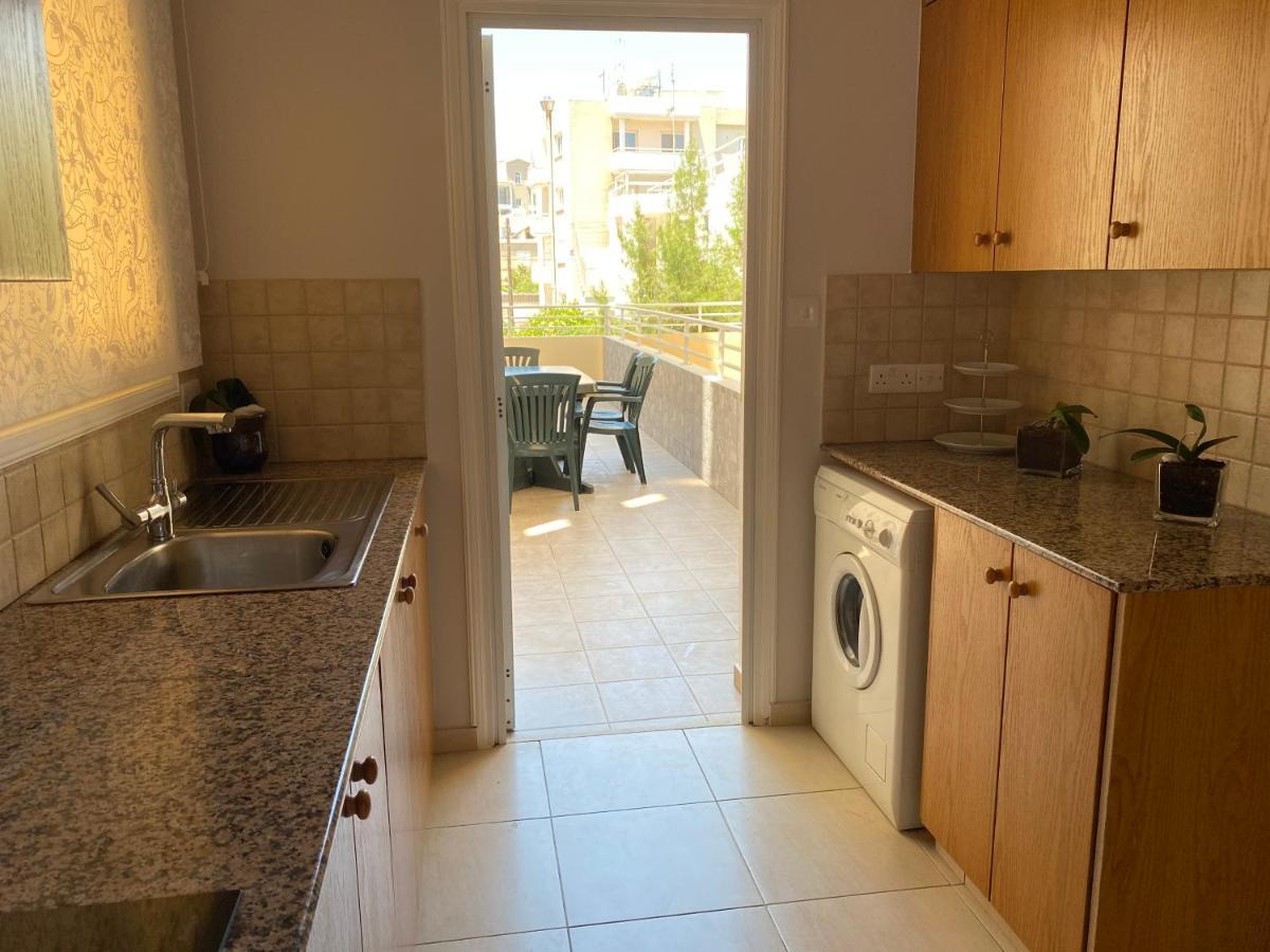 Holiday City Center Apartment Larnaca Exterior foto