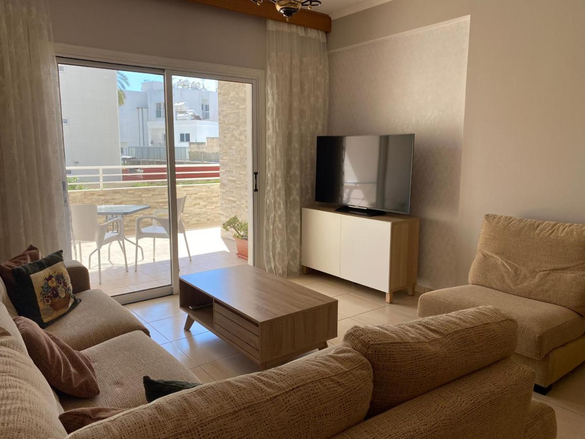 Holiday City Center Apartment Larnaca Exterior foto